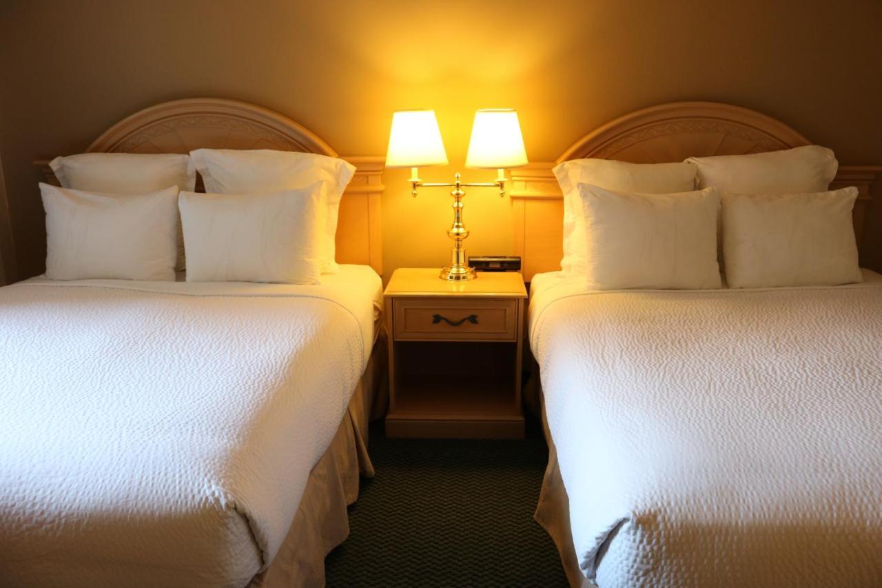 Nomad Hotel & Suites Fort Mcmurray Esterno foto