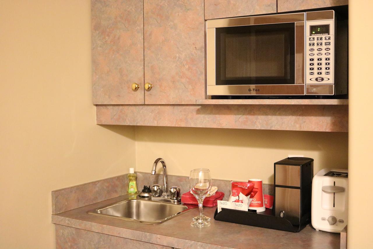 Nomad Hotel & Suites Fort Mcmurray Esterno foto