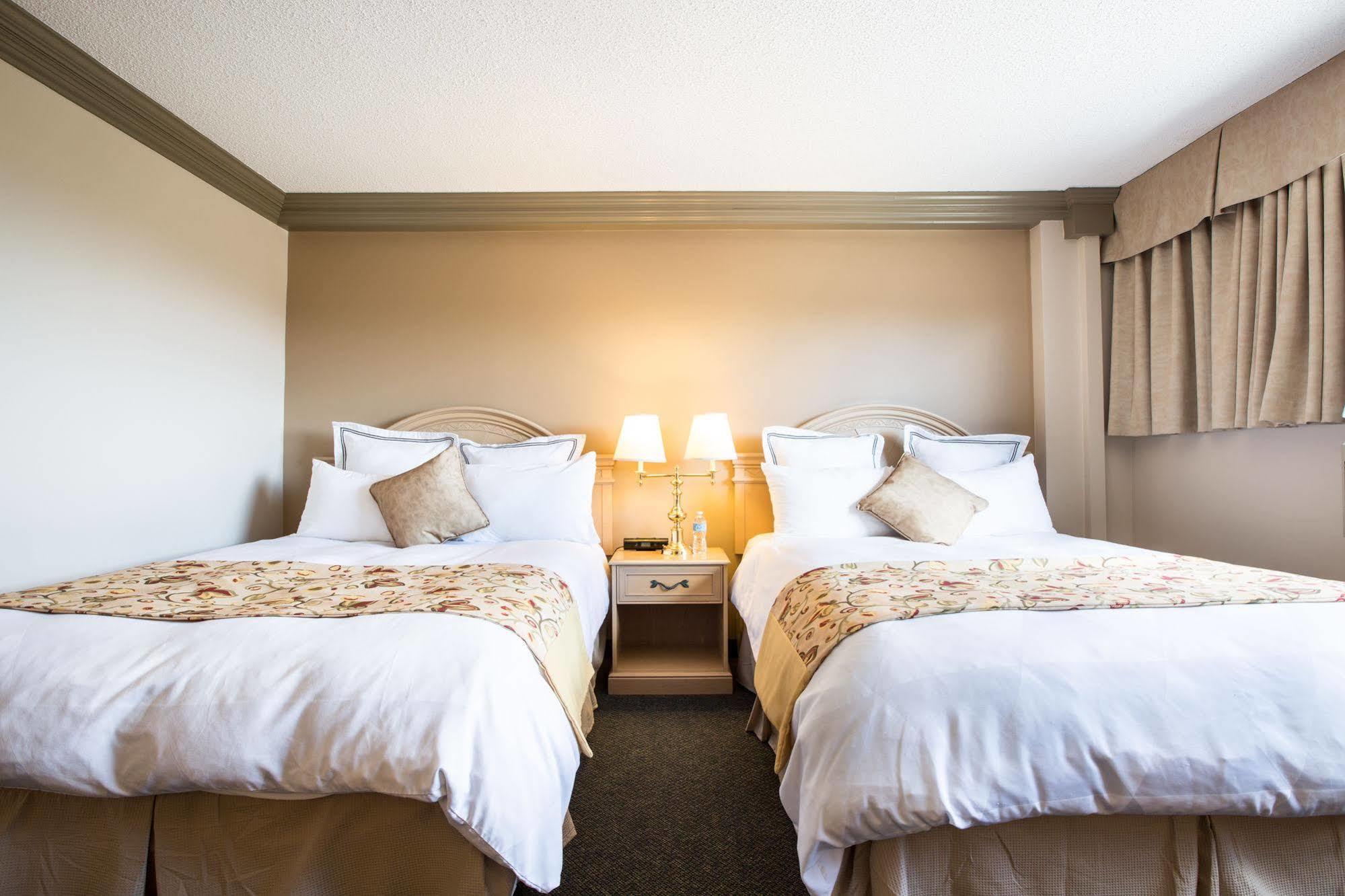 Nomad Hotel & Suites Fort Mcmurray Esterno foto